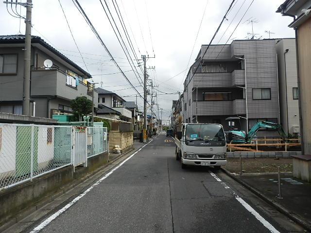 Local photos, including front road. Local (10 May 2013) Shooting