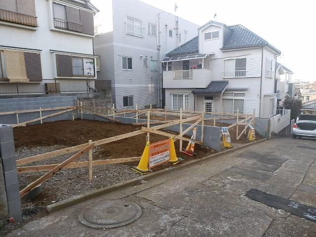 Local photos, including front road. Local (11 May 2013) Shooting