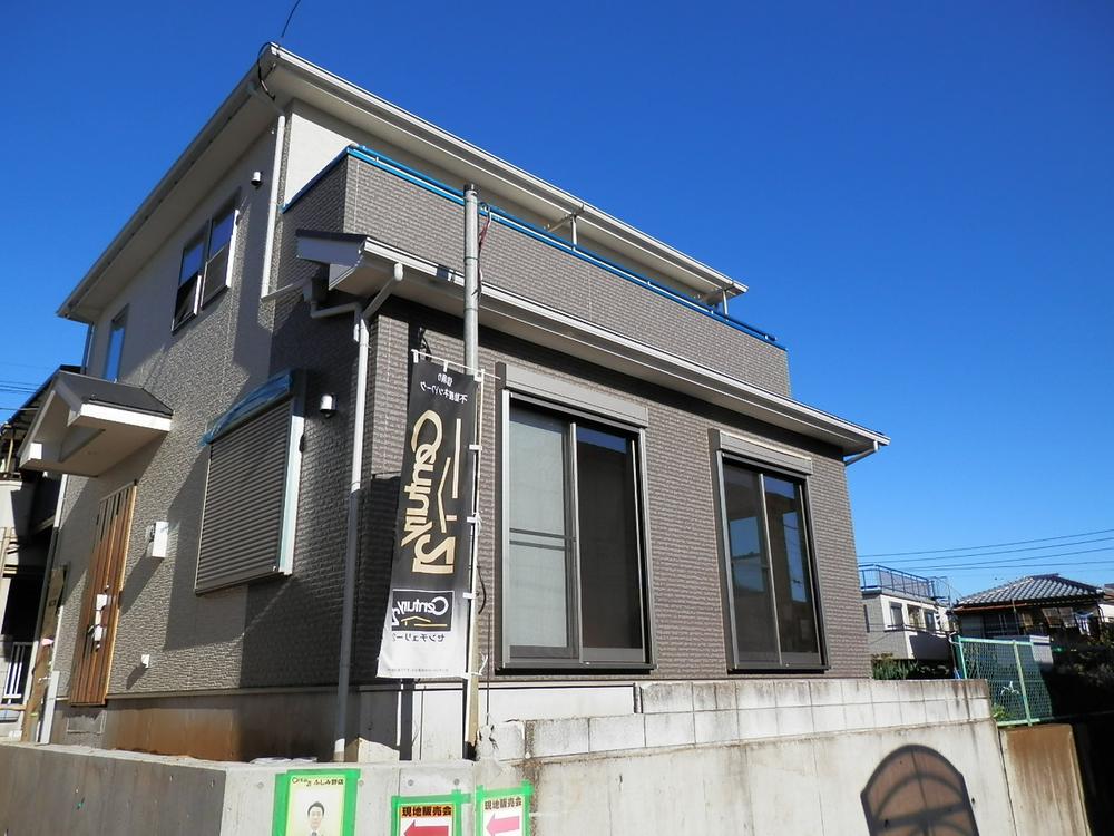 Local appearance photo. Local (12 May 2013) Shooting