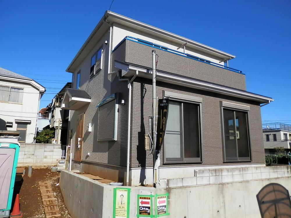 Local appearance photo. Local (12 May 2013) Shooting