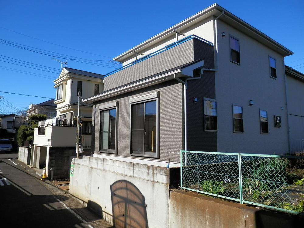 Local appearance photo. Local (12 May 2013) Shooting