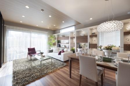 Living. It leads to the sun and the breeze to life, Bright living-dining