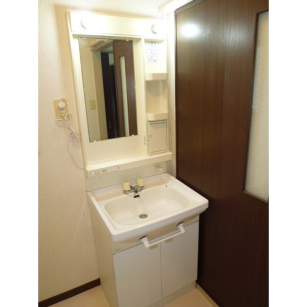 Washroom. Independent wash basin