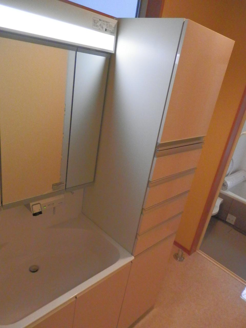 Wash basin, toilet. Indoor (March 2013) Shooting