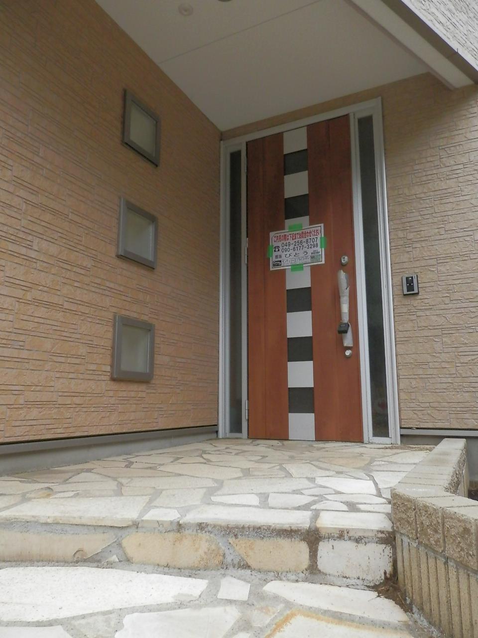 Entrance. Local (March 2013) Shooting