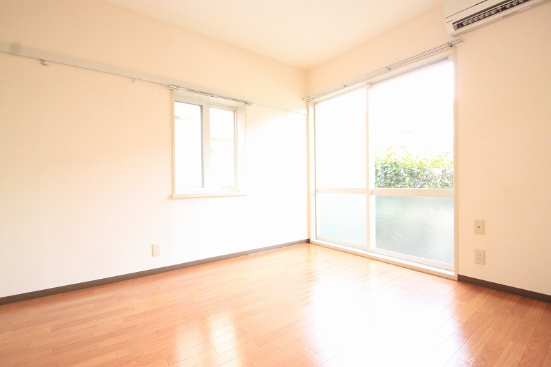 Other room space. ■ Same apartment It is similar to photo