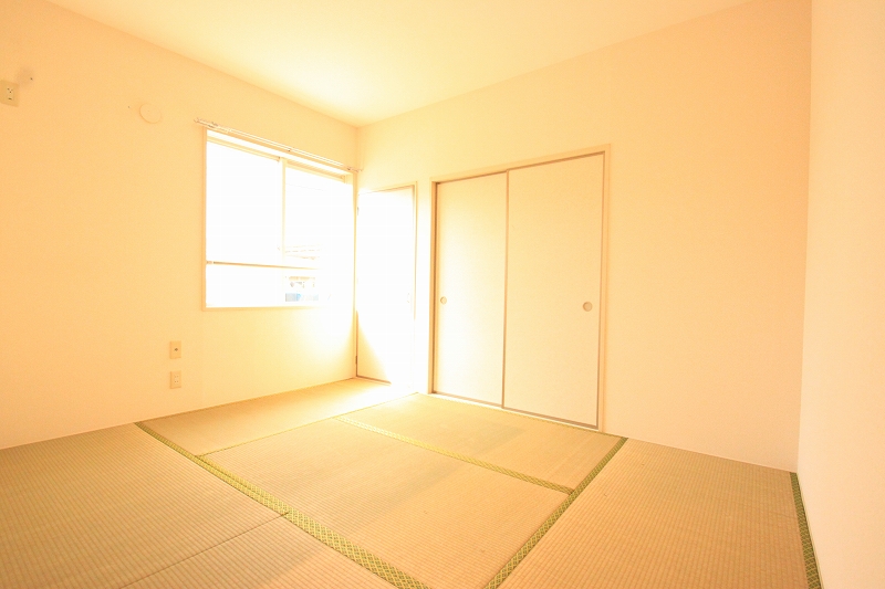 Other room space. ■ Same apartment It is similar to photo