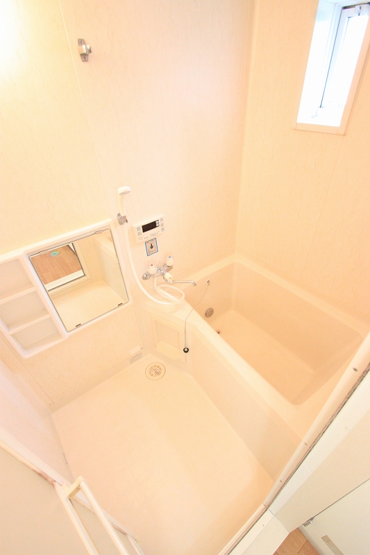 Bath. ■ Same apartment It is similar to photo
