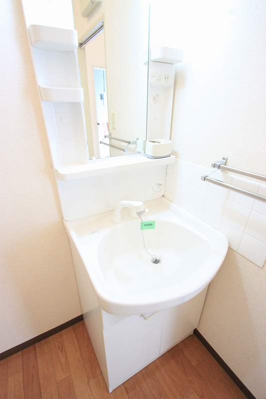 Washroom. ■ Same apartment It is similar to photo