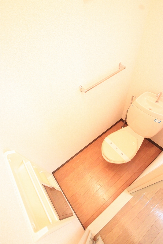 Bath. ■ Same apartment It is similar to photo