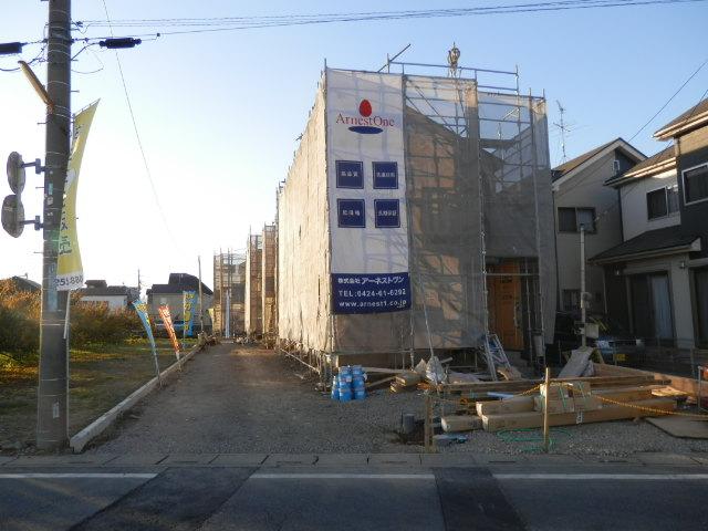 Local photos, including front road. Local (11 May 2013) Shooting