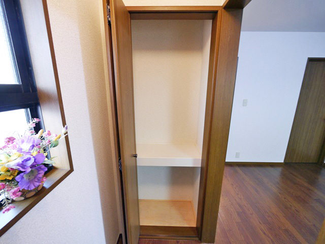 Receipt. Entrance front