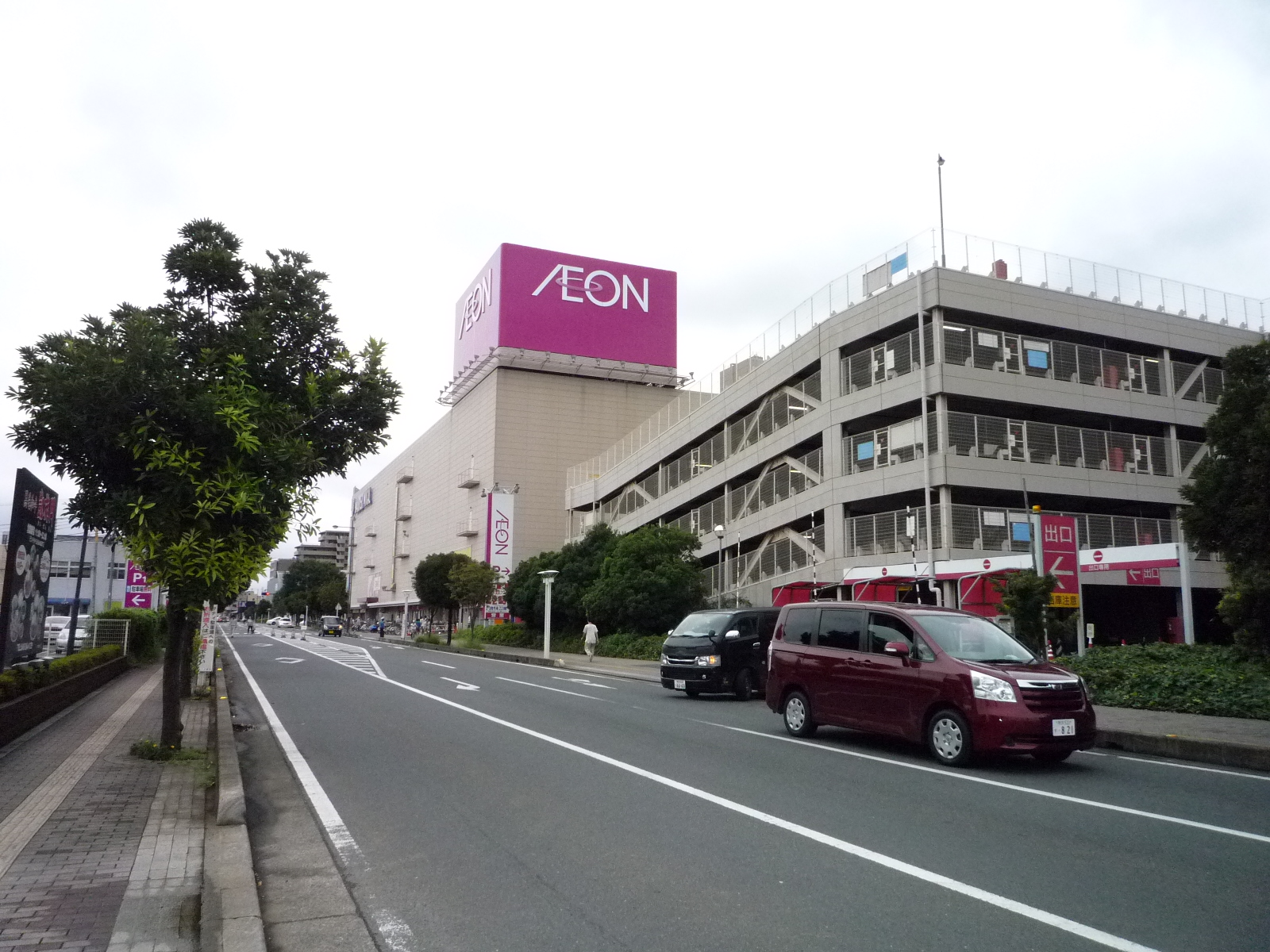 Shopping centre. 480m until ion Oi store (shopping center)