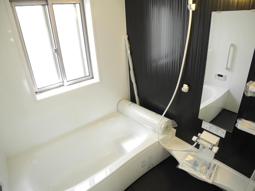 Same specifications photo (bathroom). Same manufacturer construction cases