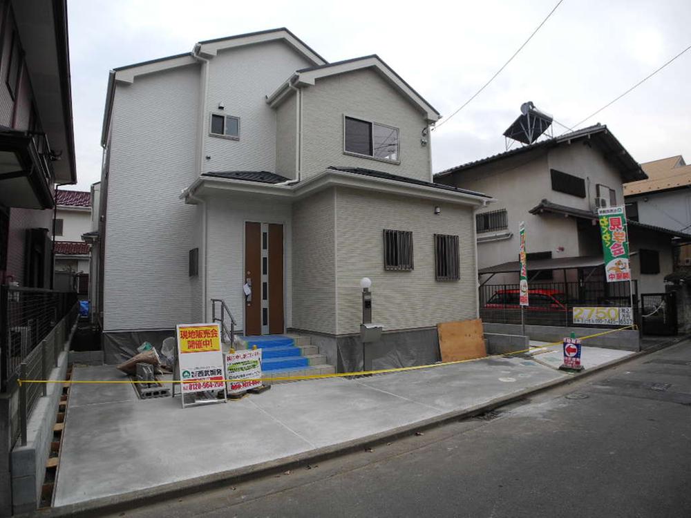 Local appearance photo. Local (11 May 2013) Shooting