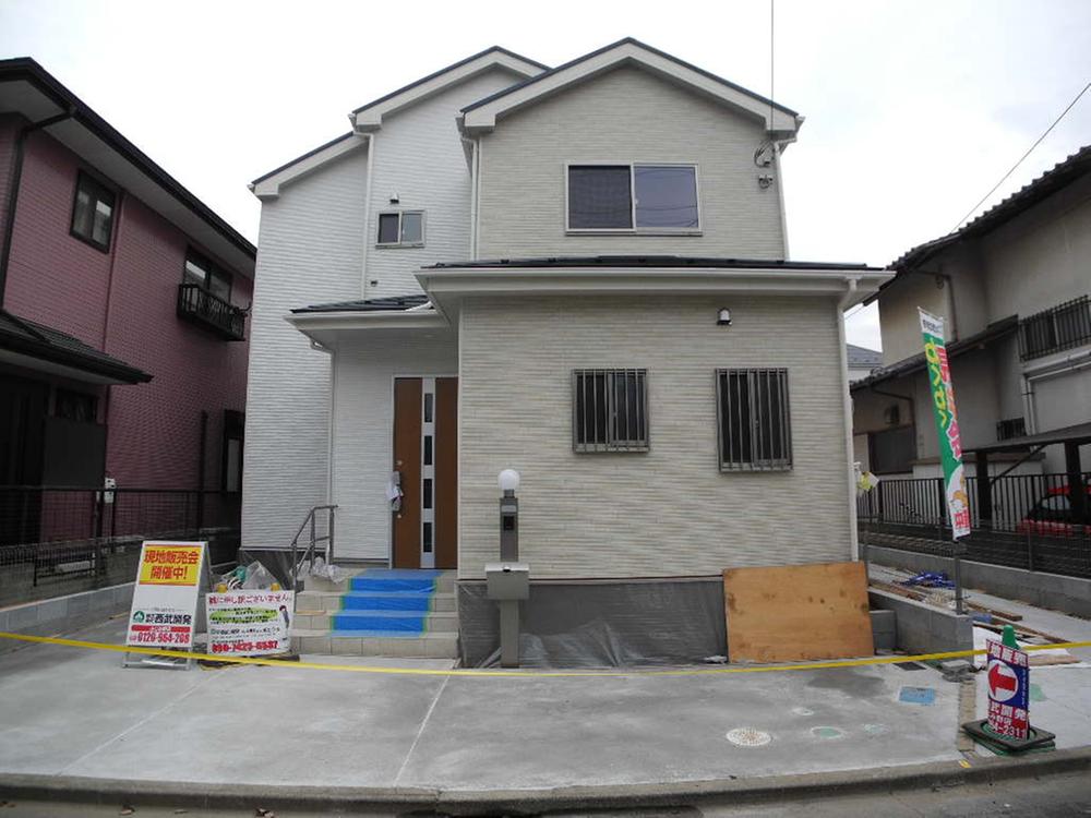 Local photos, including front road. Local (11 May 2013) Shooting