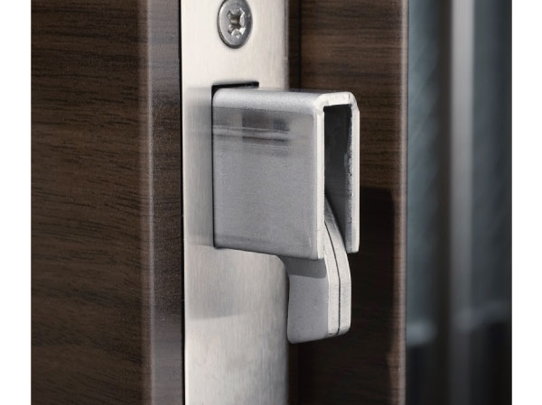 Security.  [Sickle dead lock] Because the sickle of the dead bolt is caught by the frame, Make it difficult to pry open the front door due to bar. (Same specifications)