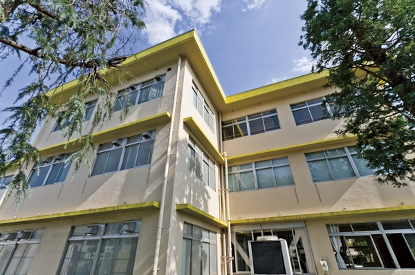 Municipal Uwanodai elementary school (about 520m ・ 7-minute walk)