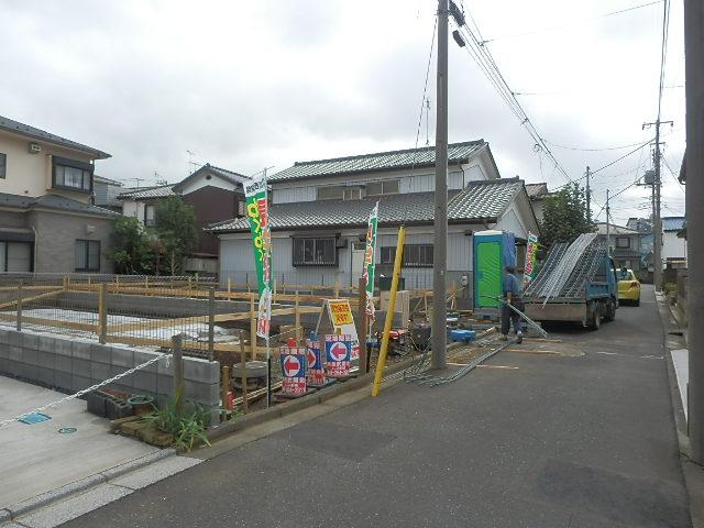 Local photos, including front road. Local (10 May 2013) Shooting