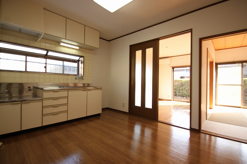 Living and room.  ■ Same apartment It is similar to photo
