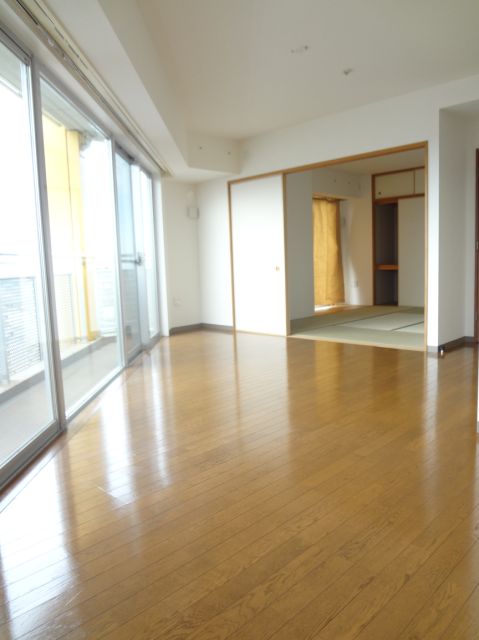 Living and room. Day is also good at the 12th floor of the room