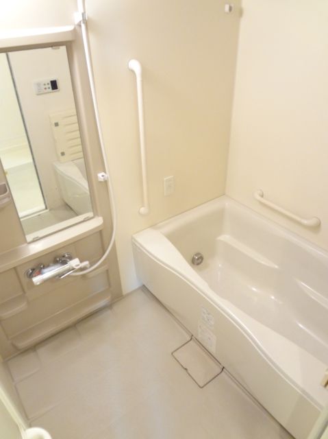 Bath. With with hot water supply and bathroom dryer Reheating