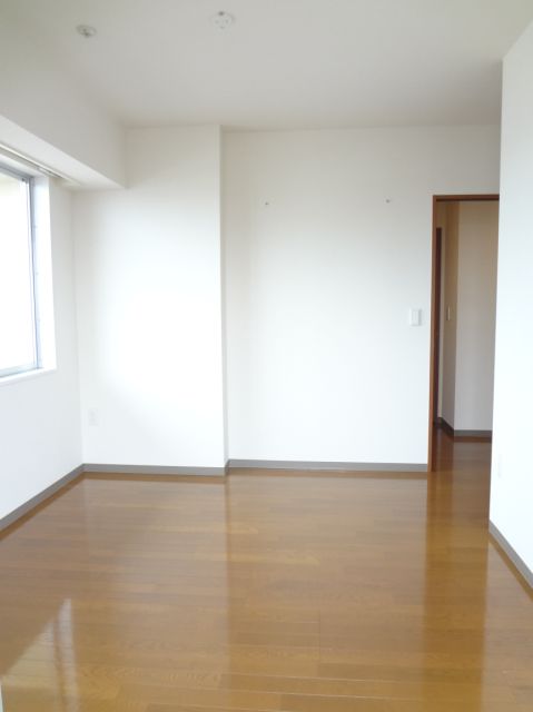 Living and room. Interoceanic 6 Pledge is also a window many bright room