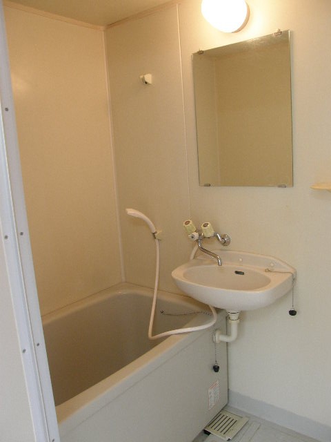 Bath. bus ・ It is another toilet