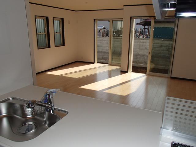 Living. Local (11 May 2013) Shooting