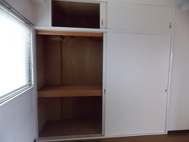 Receipt. Western-style housing.