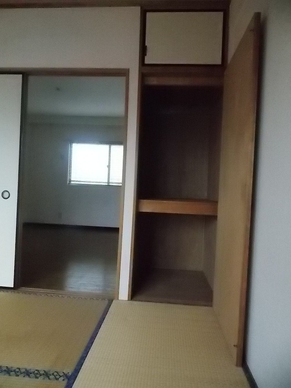 Receipt. Japanese-style storage.