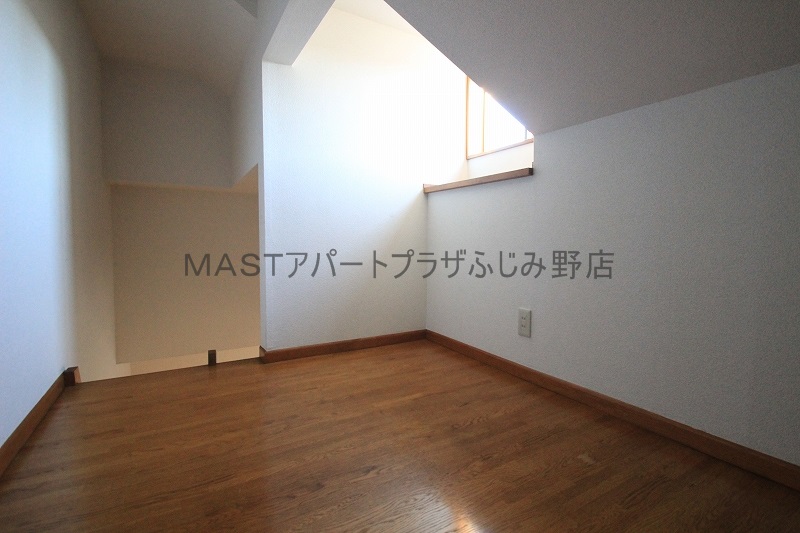 Other room space. loft