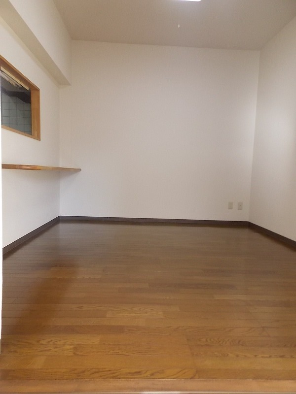 Living and room. Living 11.5 Pledge