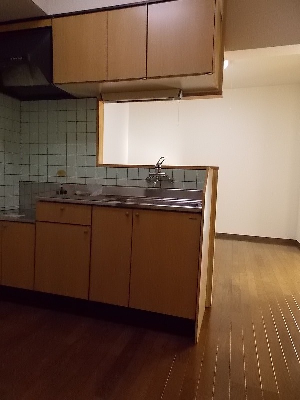 Kitchen. Face-to-face is the kitchen.