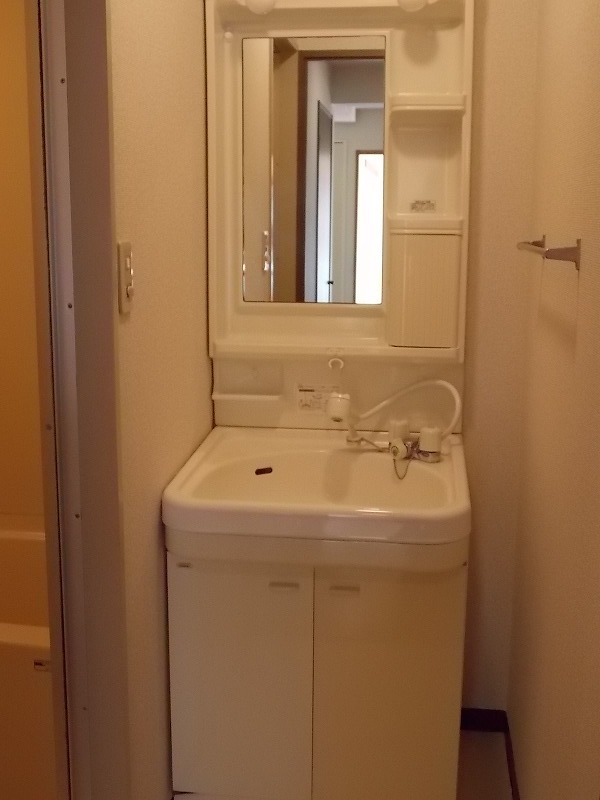 Washroom. Independent wash basin