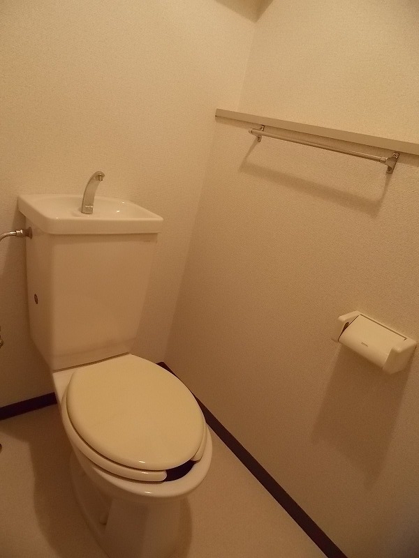 Toilet. toilet.