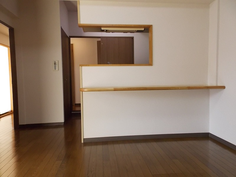 Living and room. Face-to-face is the kitchen.