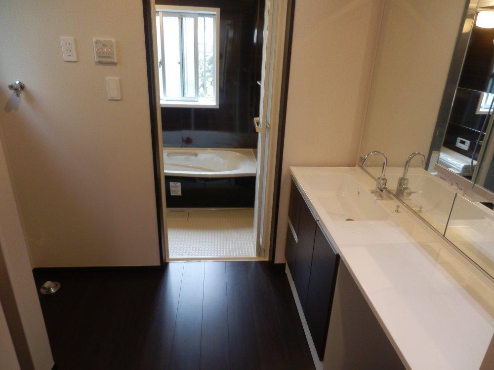 Wash basin, toilet. Indoor (September 2013) Shooting