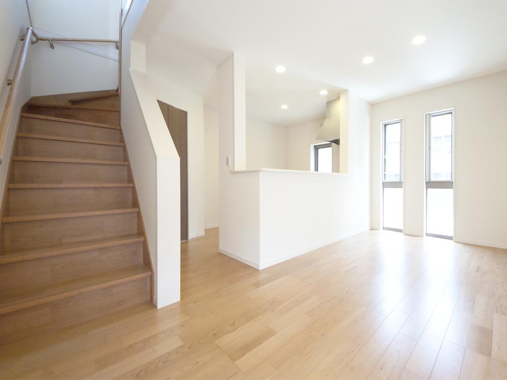 Living. Room (August 2013) Shooting. Living stairs (adopt the popular living stairs. Of course, the stairs under is ordered and storage. )