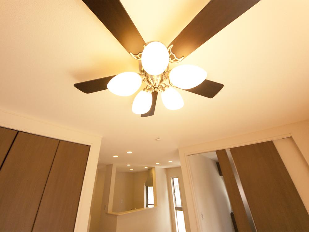 Other introspection. Room (August 2013) Shooting. With all room lighting fixture. I'm happy point that extra expense at the time of new construction purchase is suppressed