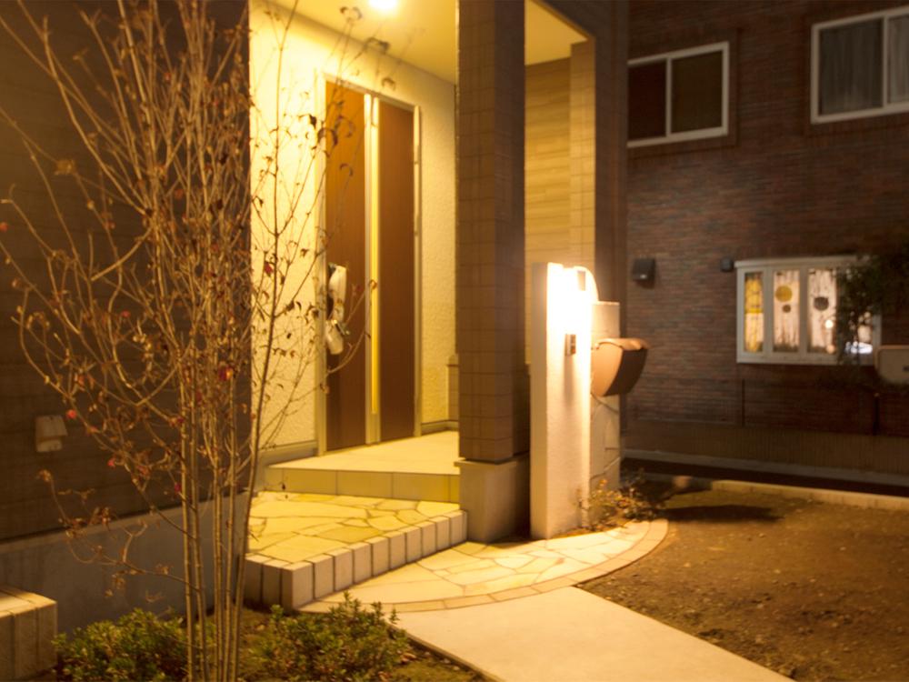 Local photos, including front road. Local (11 May 2013) Shooting