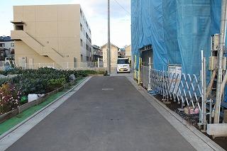 Local photos, including front road. Frontal road