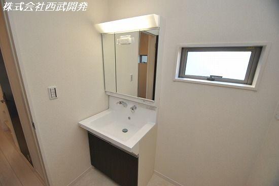 Wash basin, toilet. Local (12 May 2013) Shooting [Building 2] 