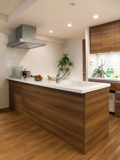 Kitchen.  [kitchen] Without anything other than the stove before the half-glass and the range hood to the counter top, Open-minded open style with views to the entire LD even during cooking. Top plate, Enjoy cooking with the children and husband, Ensure the depth of the room of 750mm. Family is the kitchen, which gather with nature. (Less than, Published photograph of the model room J-type ・ Paid design change ※ Including paid option / Application deadline Yes)