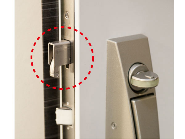 Security.  [Of high-strength sickle dead] Since the entrance door is equipped with a sickle dead, It is also effective against violent incorrect lock method using the destruction tool bar, etc.. (Same specifications)