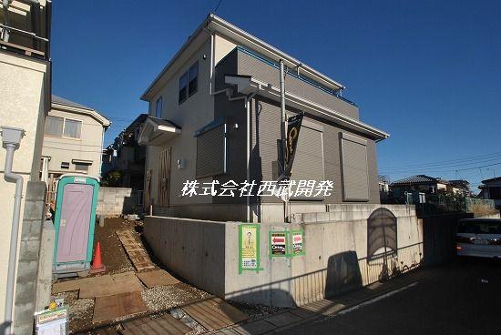 Local photos, including front road. Local (12 May 2013) Shooting