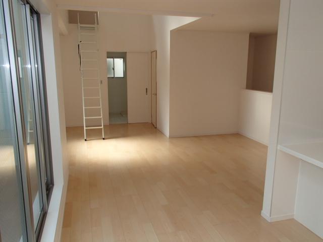 Living. Local (11 May 2013) Shooting