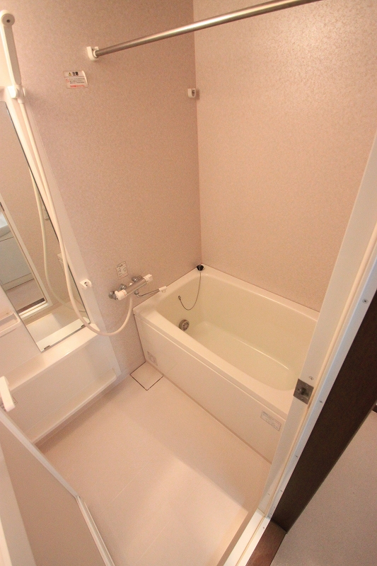 Bath. The same type room photo