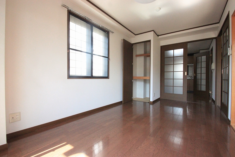 Living and room. The same type room photo