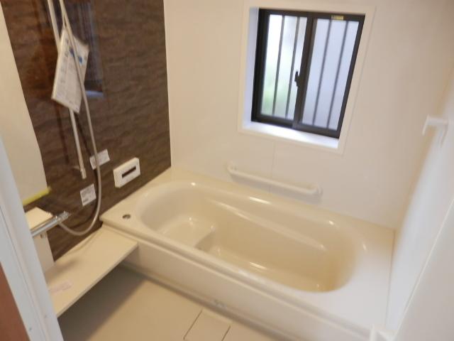 Bathroom. Local (11 May 2013) Shooting